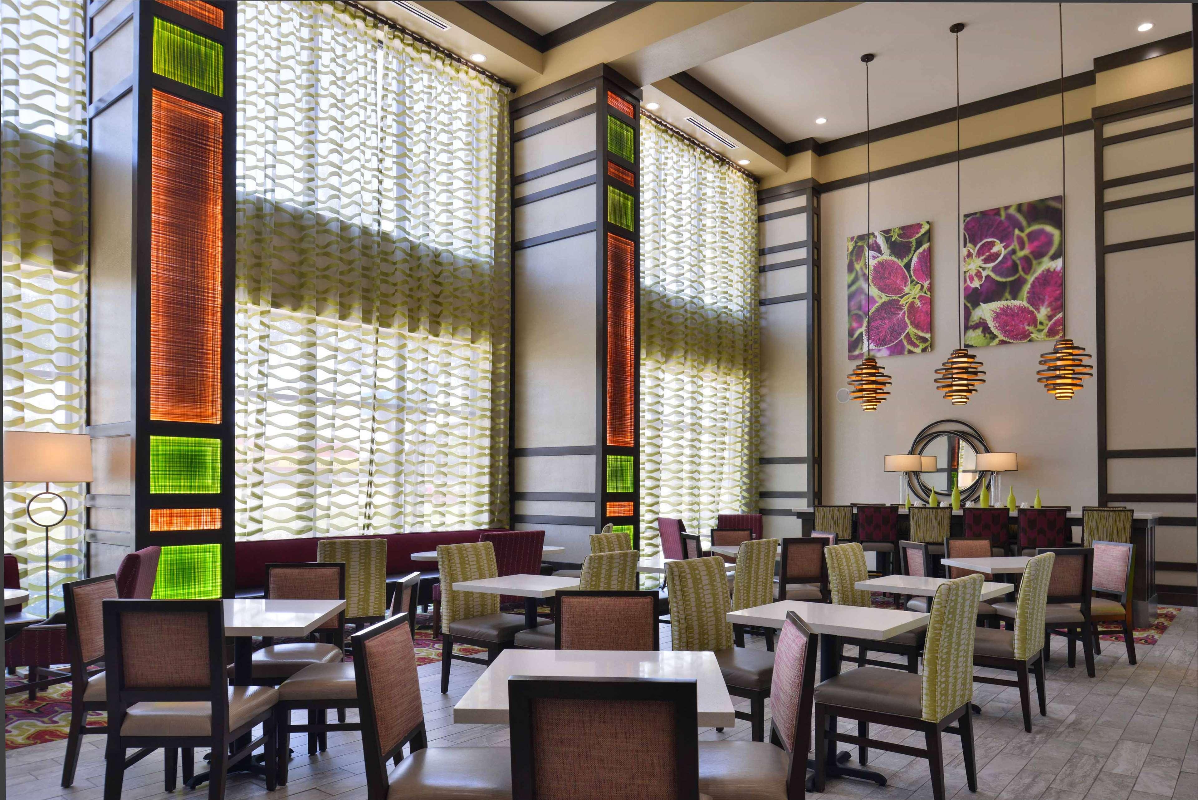 Hampton Inn & Suites Dallas Market Center Dış mekan fotoğraf