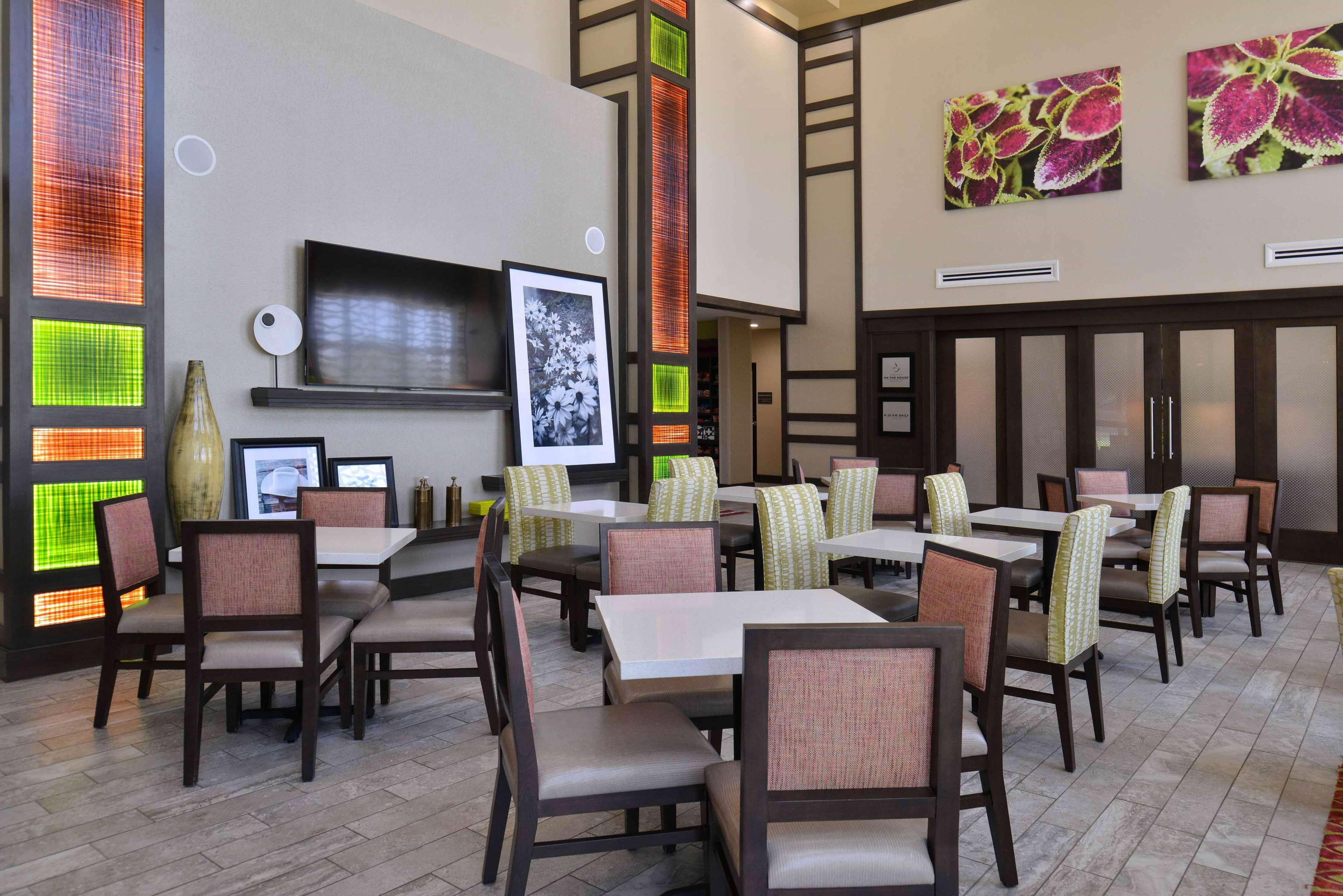 Hampton Inn & Suites Dallas Market Center Dış mekan fotoğraf