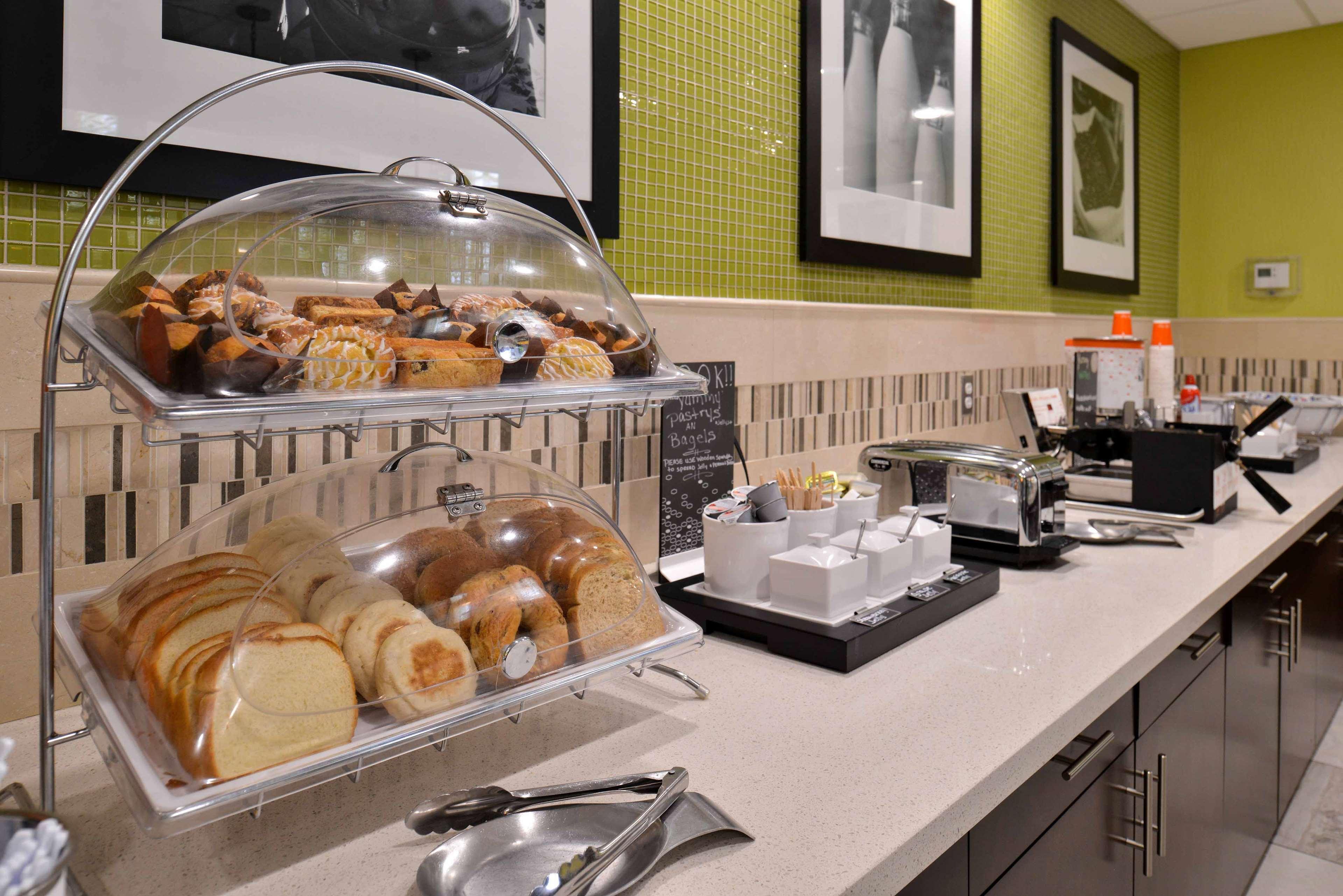 Hampton Inn & Suites Dallas Market Center Dış mekan fotoğraf