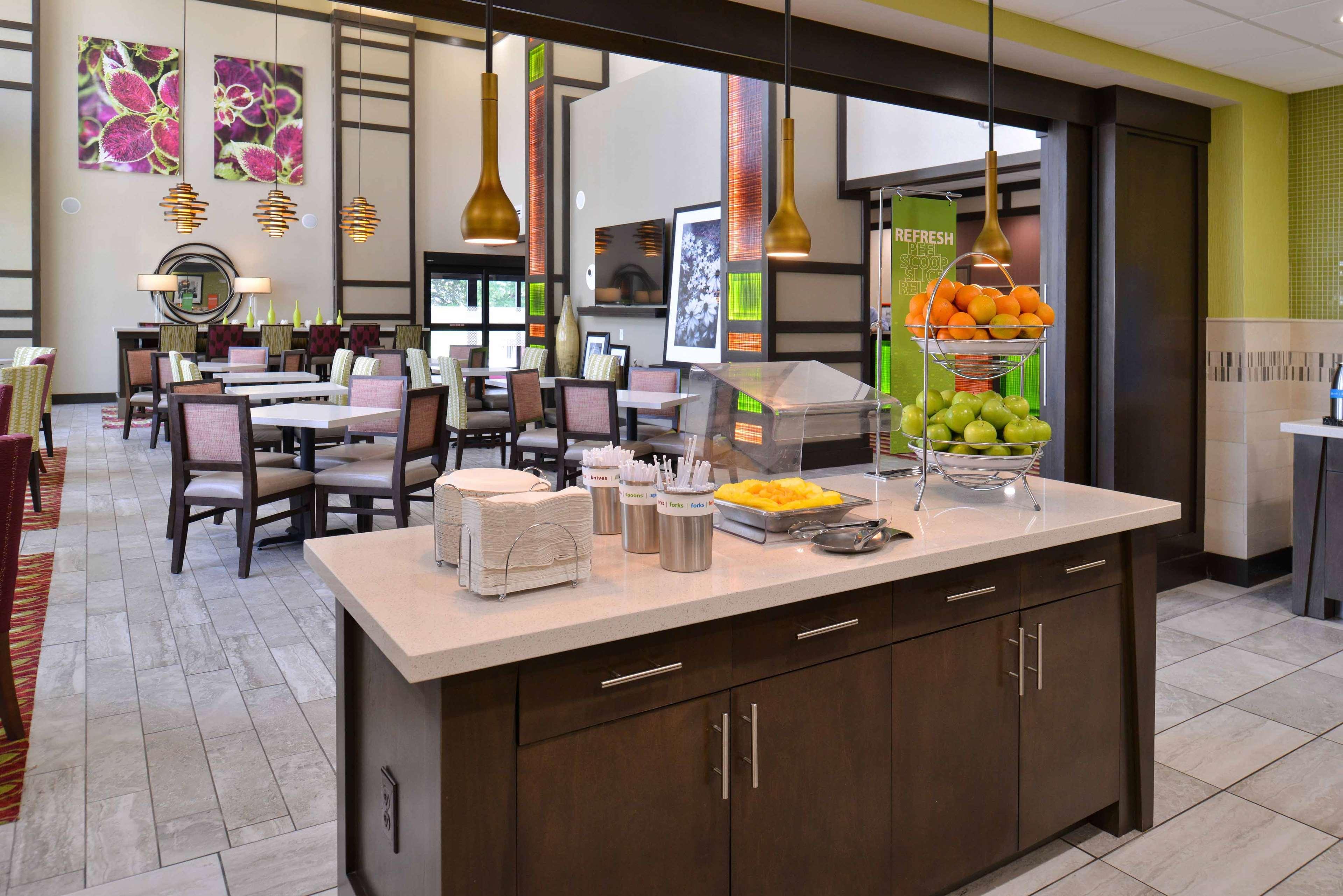 Hampton Inn & Suites Dallas Market Center Dış mekan fotoğraf