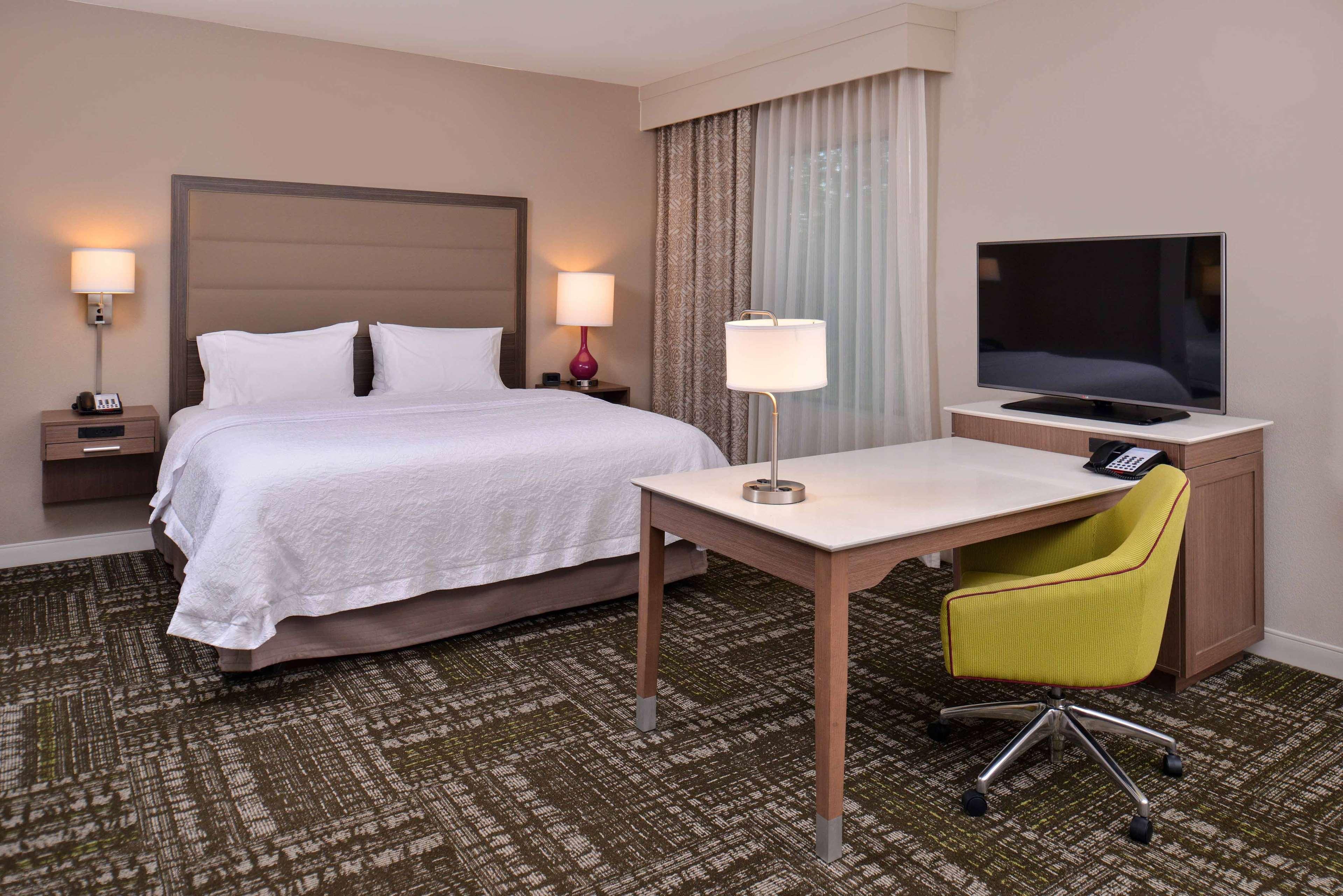Hampton Inn & Suites Dallas Market Center Dış mekan fotoğraf