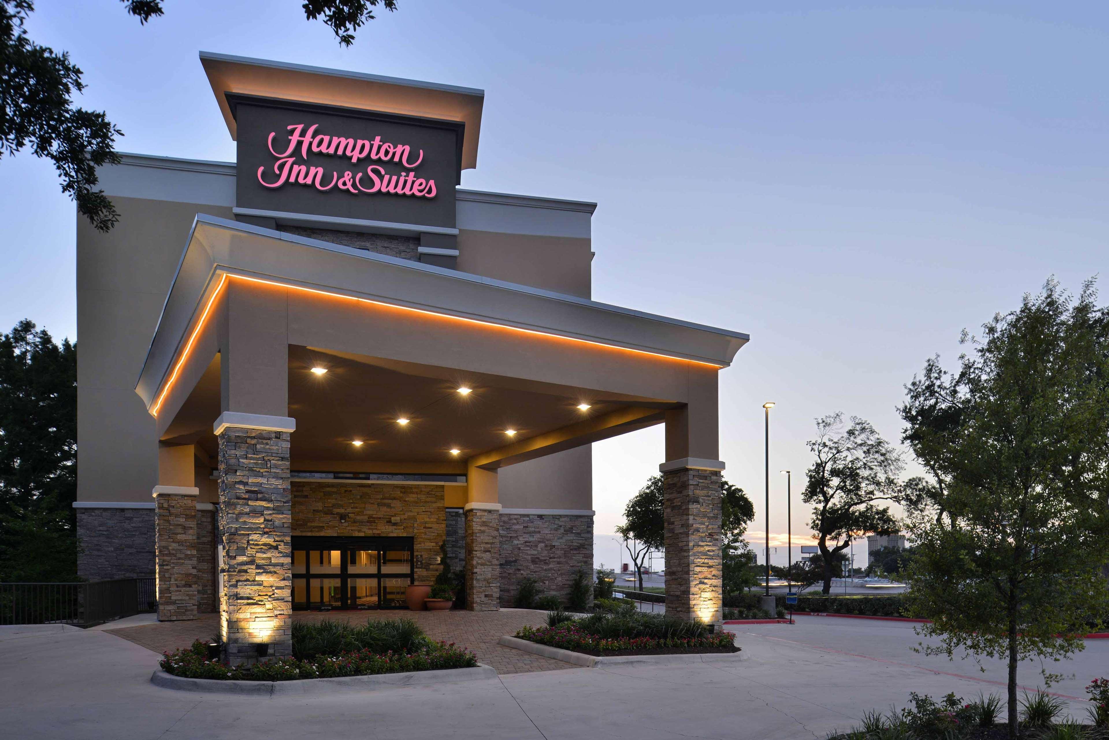 Hampton Inn & Suites Dallas Market Center Dış mekan fotoğraf