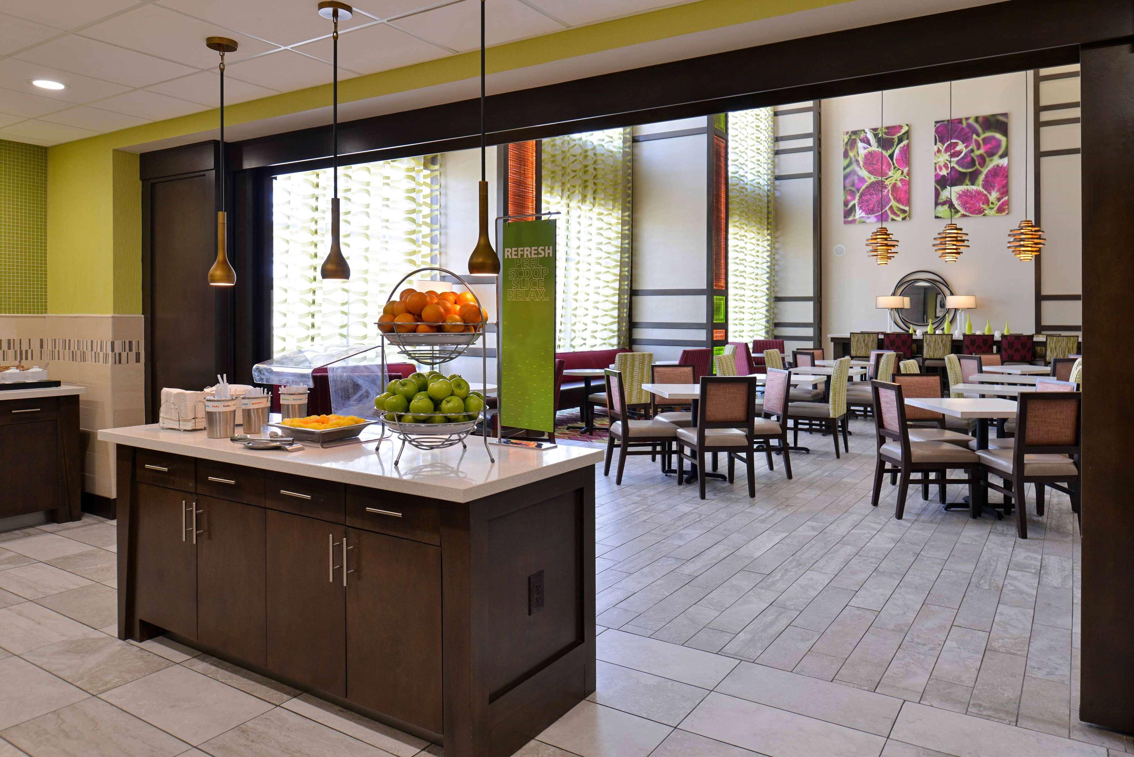 Hampton Inn & Suites Dallas Market Center Dış mekan fotoğraf