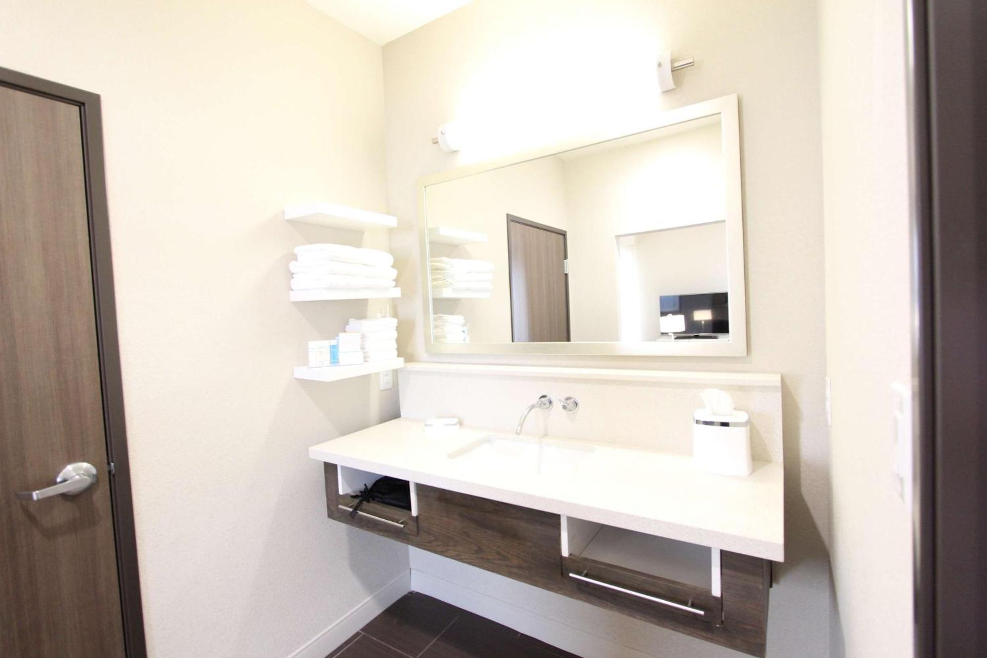 Hampton Inn & Suites Dallas Market Center Dış mekan fotoğraf