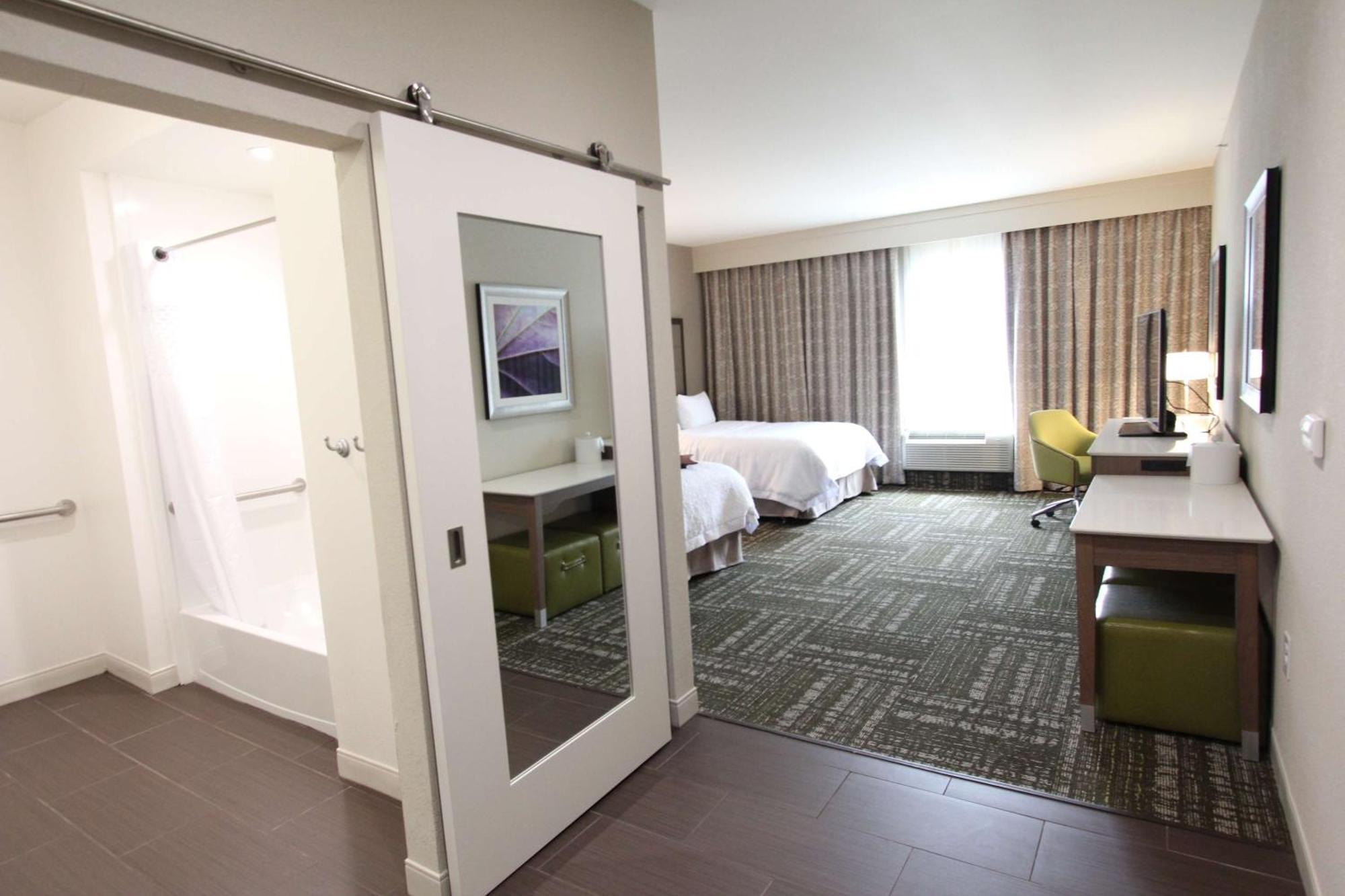 Hampton Inn & Suites Dallas Market Center Dış mekan fotoğraf