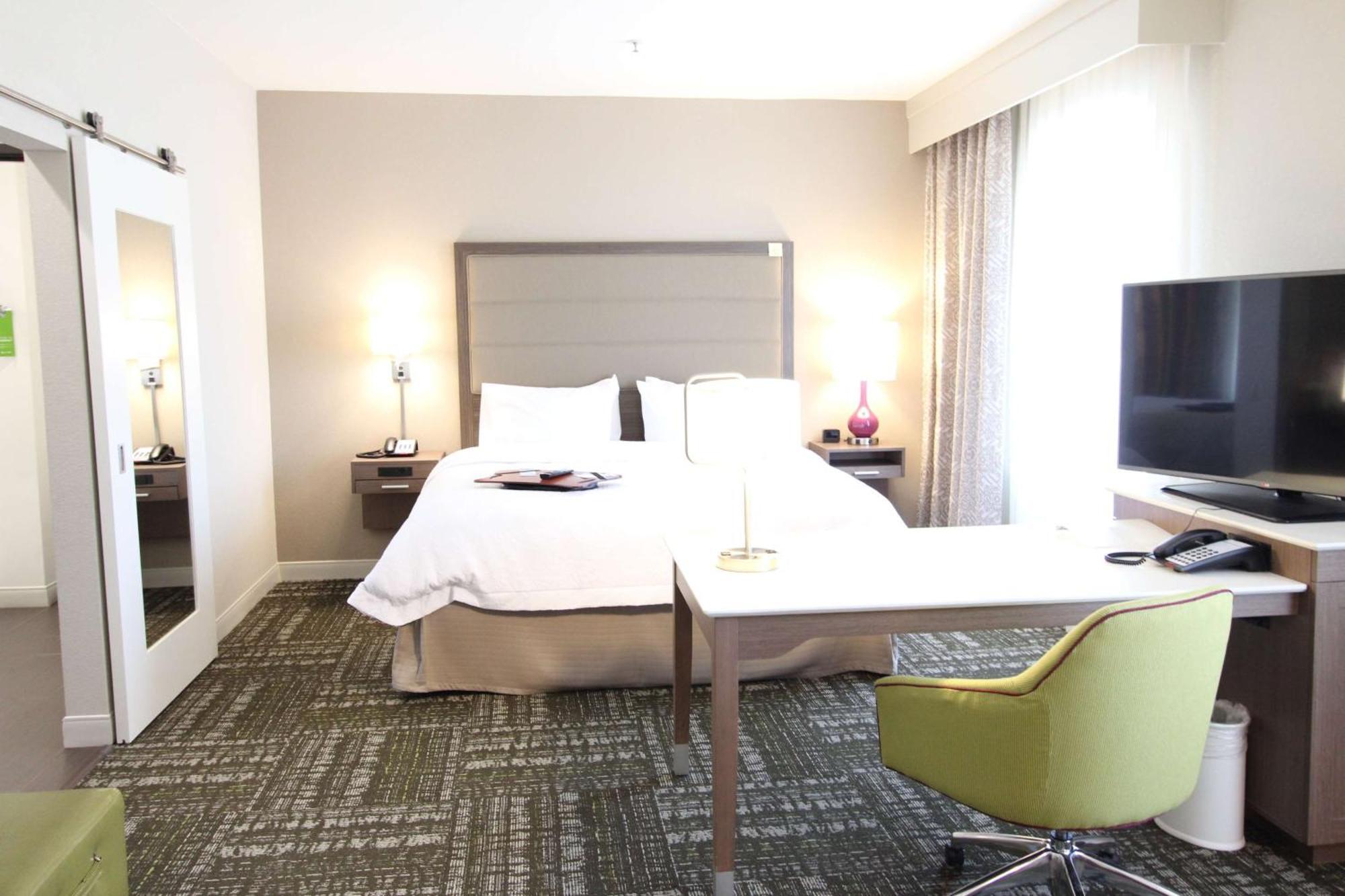 Hampton Inn & Suites Dallas Market Center Dış mekan fotoğraf