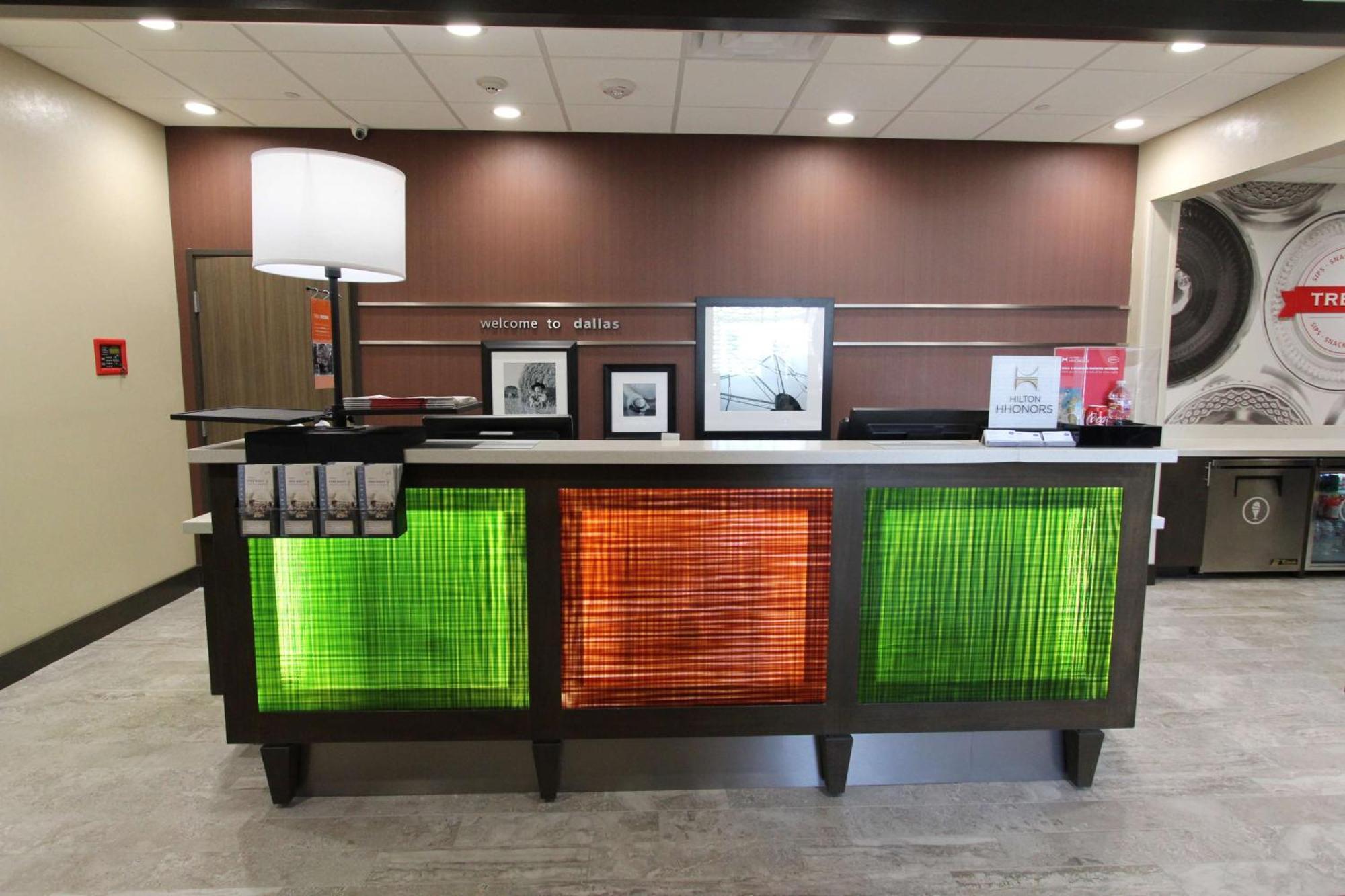 Hampton Inn & Suites Dallas Market Center Dış mekan fotoğraf